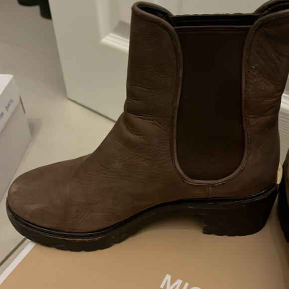 GUC Taupe/brown, lug sole Chelsea boots - Picture 2 of 5